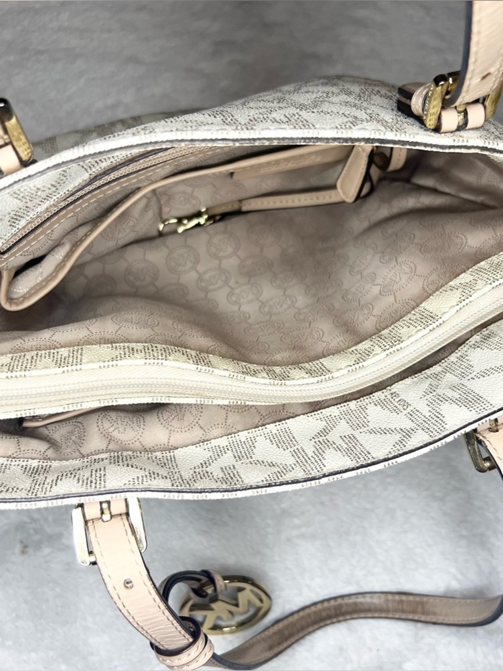 Michael Kors White & Beige Signature Coated Canvas & Leather Jet Set Pocket Tote - Picture 13 of 13